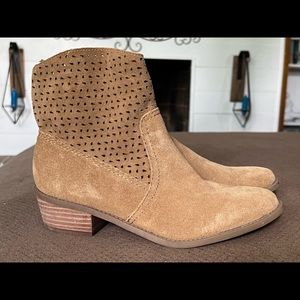 Brown/Tan suede- American Eagle Boots- Size 7- NWOT